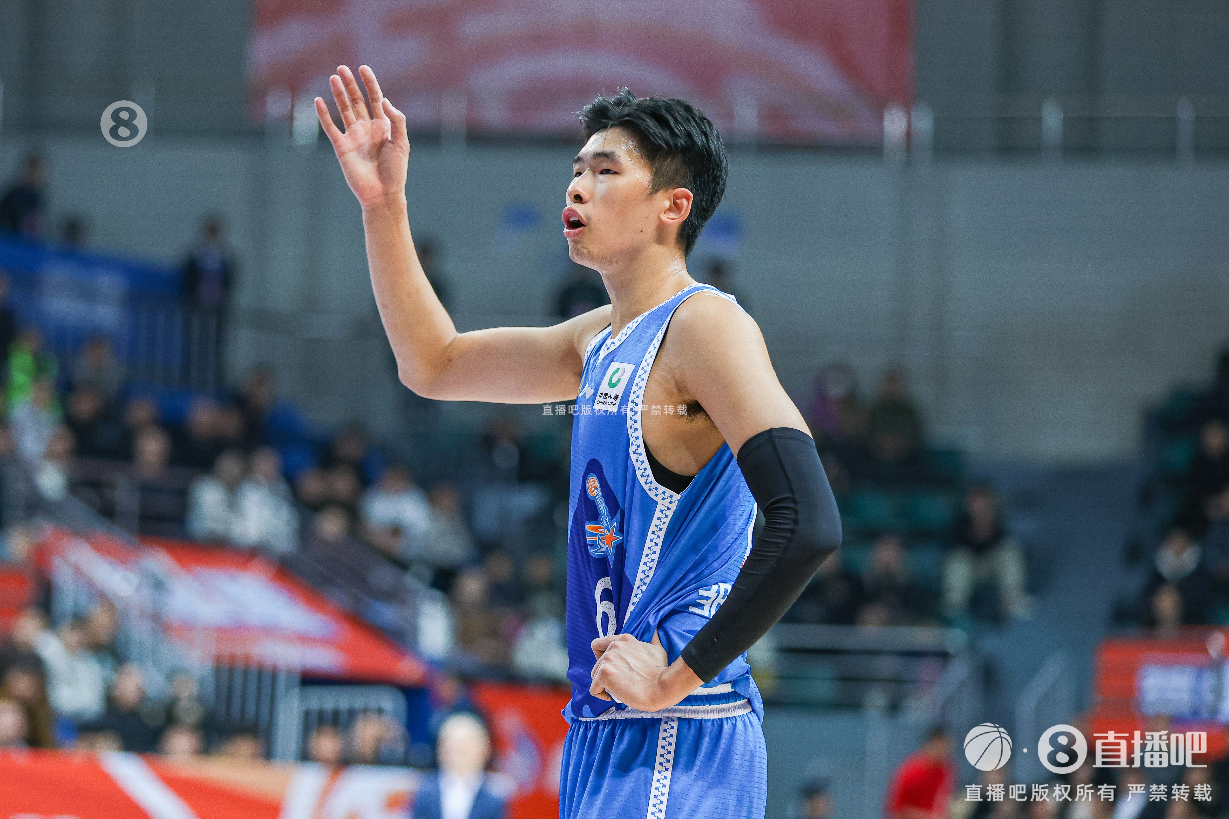 已经拿下 两双!邹阳半场9中5拿到12分12篮板3抢断