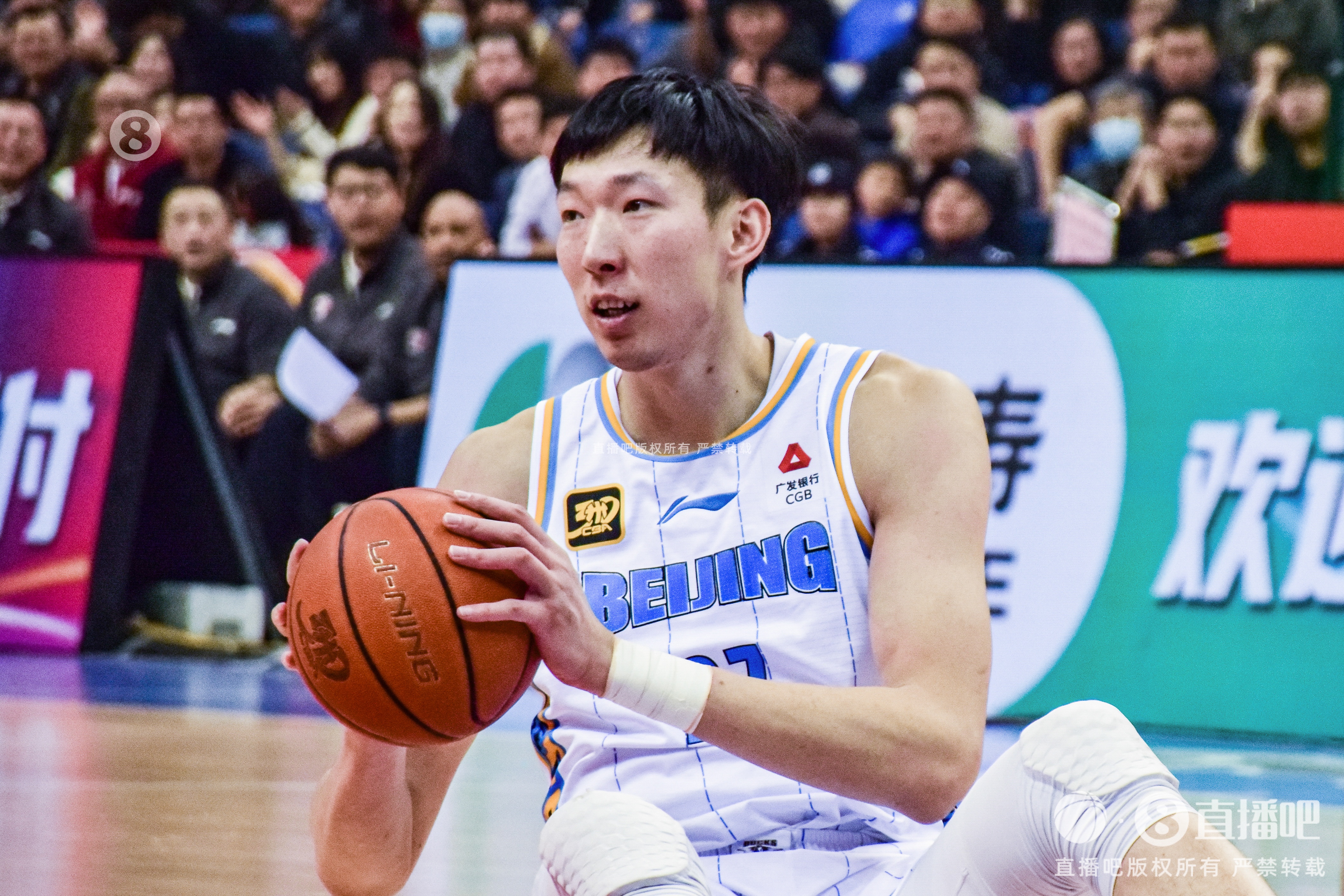 定海神针!周琦内线攻防在线 半场6中5贡献12分6篮板2盖帽